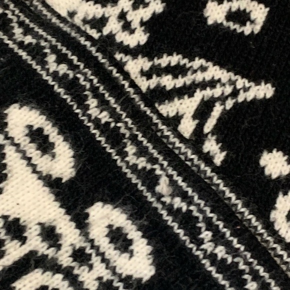 Vintage 80’s ADELE Acrylic Black & white Geometric Flower Sweater - Picture 7 of 14